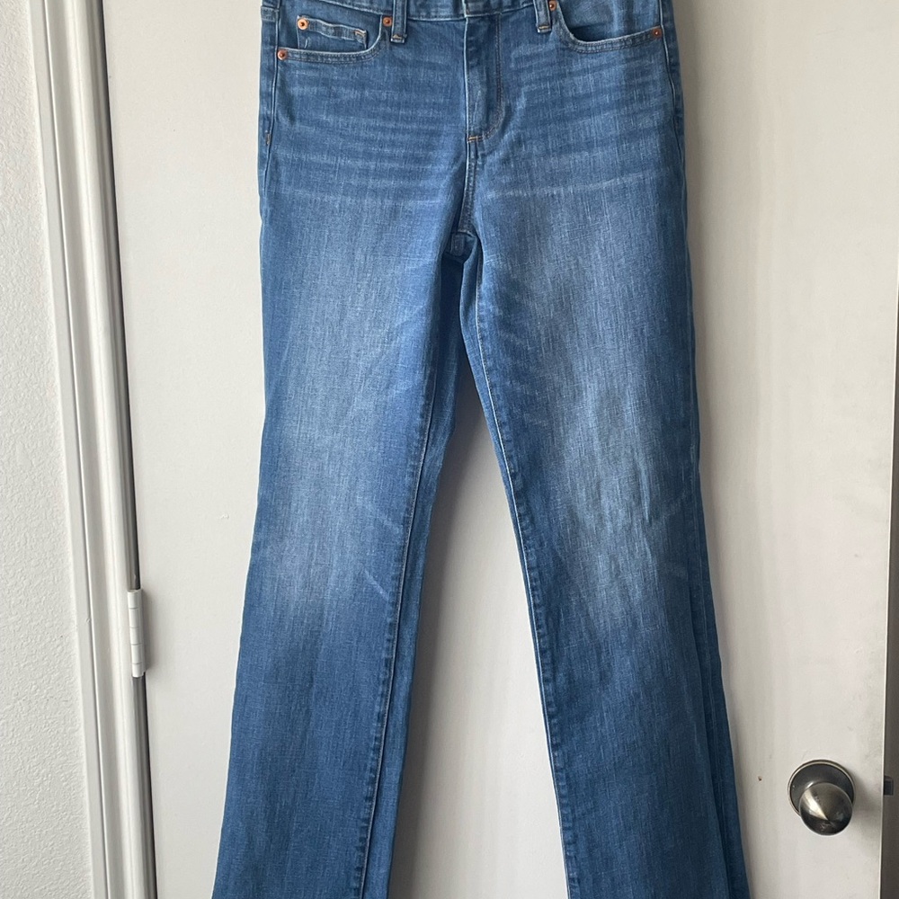 GAP Women's Classic Blue Straight Leg Jeans - Picture 4 of 10
